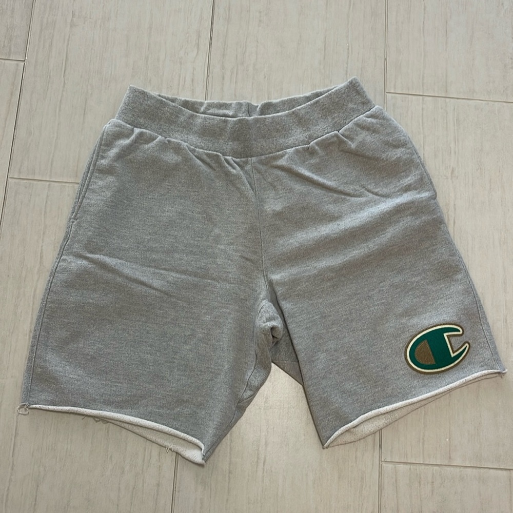 Champion Reverse Weave Grey Cutoff Logo Shorts. Size X-Large.